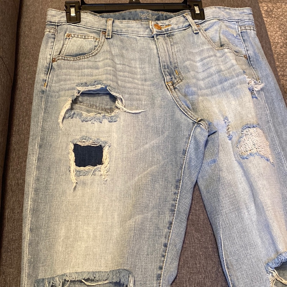 I’m selling a pair of jeans size 12/31 brand wesco Color stonewashed blue